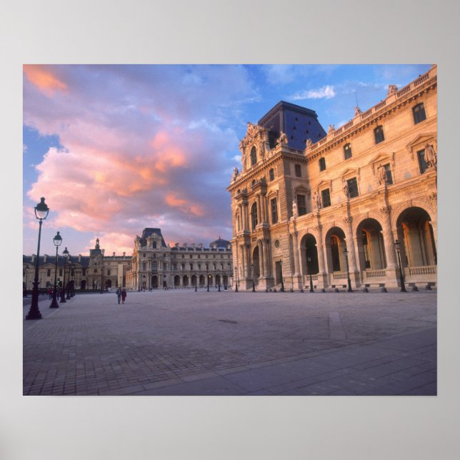 Louvre, Paris, Frankreich Poster (Vorne)