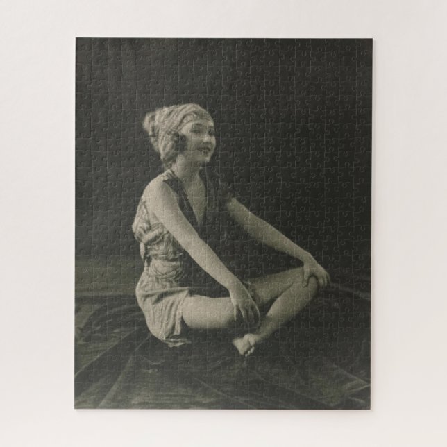 Love a Poor Maid Girl Sitting Cross Legs (Vertikal)