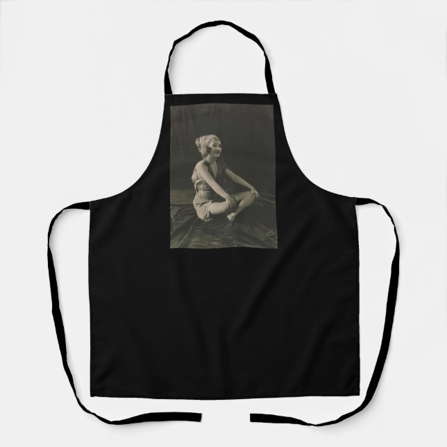 Love a Poor Maid Girl Sitting Cross Legs Schürze (Vorderseite)