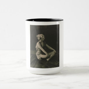 Love a Poor Maid Girl Sitting Cross Legs Tasse
