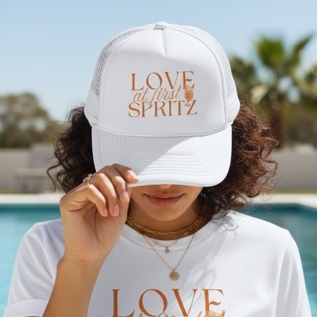 Love at First Spritz Bachelorette Truckerkappe (Love at First Spritz Bachelorette Trucker Hat)