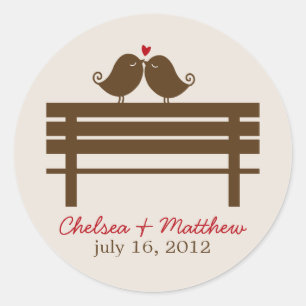 Love Birds on Park Bench Wedding Runder Aufkleber