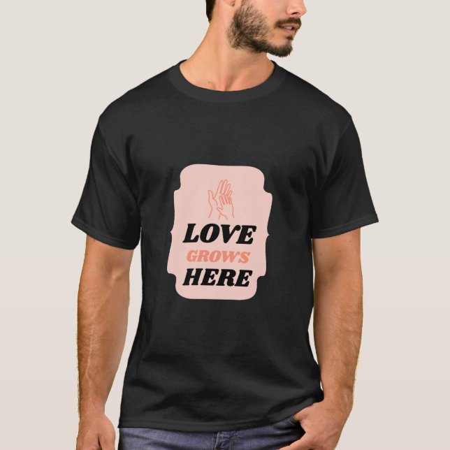 Love Grows Here Adoptive Mom  T-Shirt (Vorderseite)