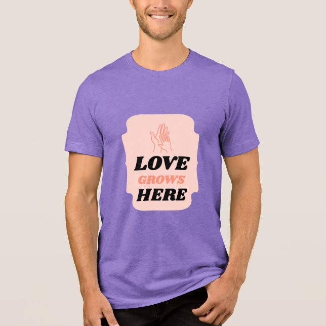 Love Grows Here Adoptive Mom  Tri-Blend Shirt (Vorderseite)