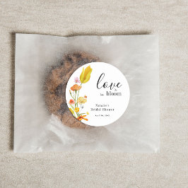Love is in Bloom Spring Wildflower Bridal Shower Runder Aufkleber
