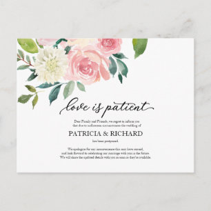 Love Is Patient Blush Floral Hochzeit Verschiebung Postkarte