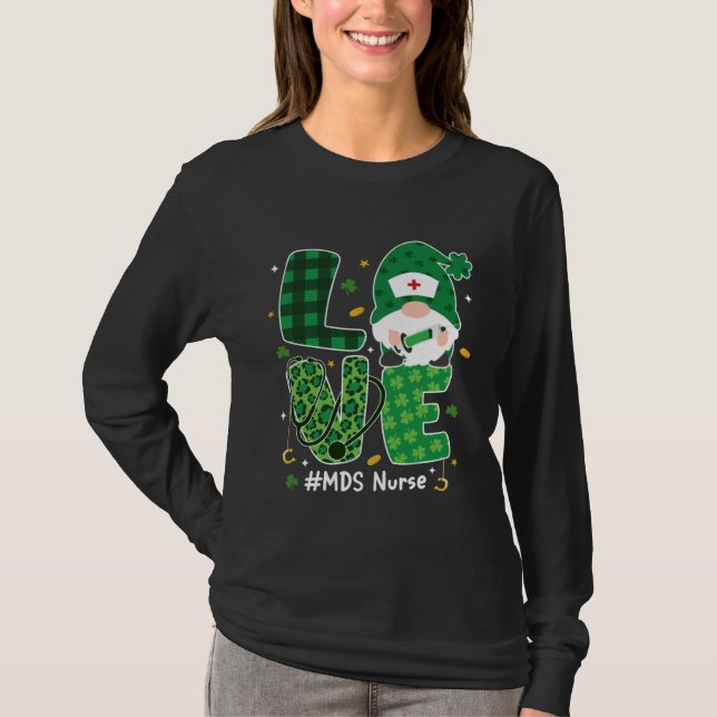 Love MDS Nurse Nursing Life Medical Gnome St Patri T-Shirt (Vorderseite)