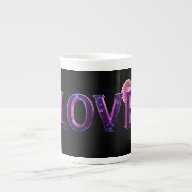 “LOVE” mug, featuring a bold, artistic design Prozellantasse (Vorderseite)