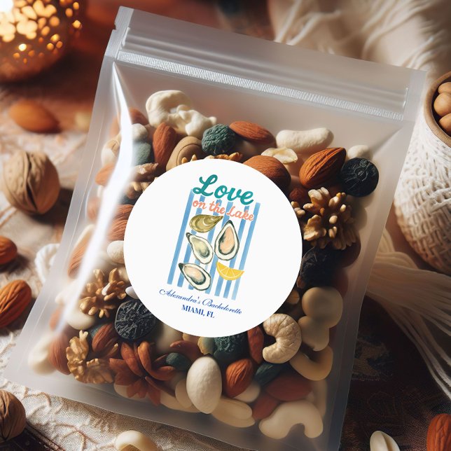 Love on the Lake Bachelorette Getaway Runder Aufkleber (Von Creator hochgeladen)