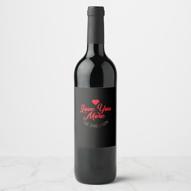 Love You More I Win Funny Valentines Style  Weinetikett (Vorderseite)