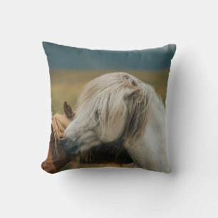 LOVELY HORSE COUPLE KISSEN