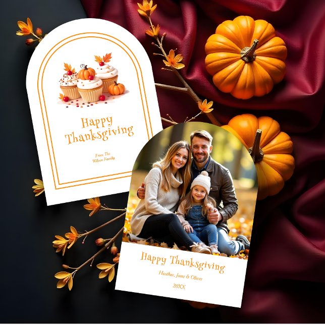 Lovely Thanksgiving Cupcakes Photo Family Einladung (Lovely Thanksgiving Cupcakes Photo Family Holidays Cards with a Modern Arch Border Style. )