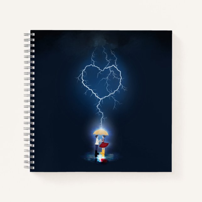 "Lovestruck" Romantischer Moment unter einem Schir Notizbuch (Vorderseite)