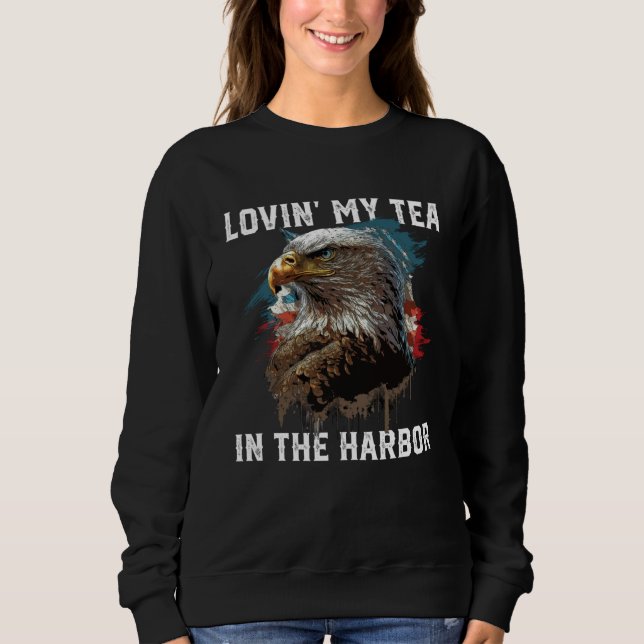 Lovin My Tea In The Harbor Patriotic Tea Drinker A Sweatshirt (Vorderseite)