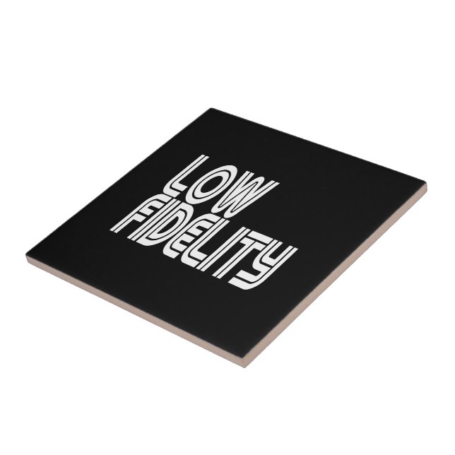 Low Fidelity Fliese (Seite)