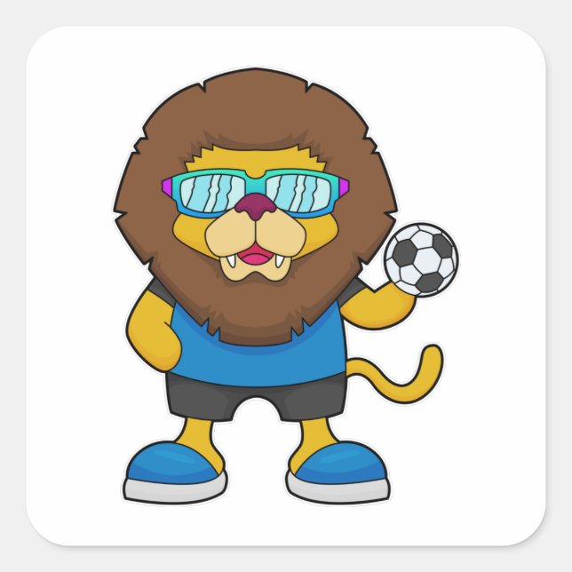 Löwe als Fußballspieler mit Fußball Quadratischer Aufkleber (Vorderseite)