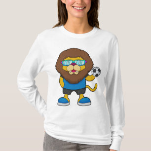 Löwe als Fußballspieler mit Fußball T-Shirt