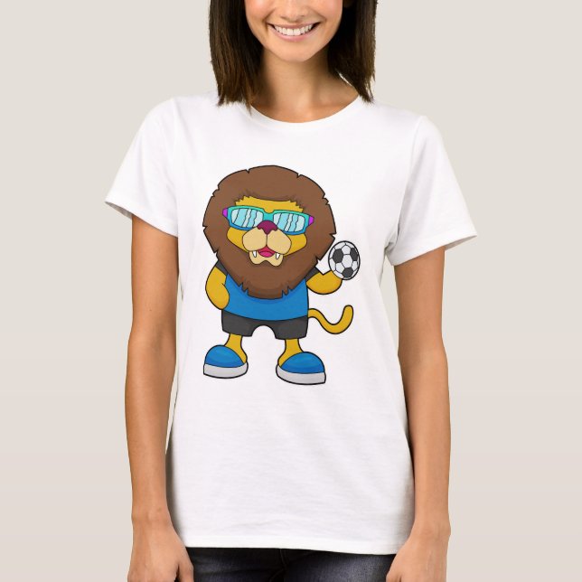 Löwe als Fußballspieler mit Fußball T-Shirt (Vorderseite)