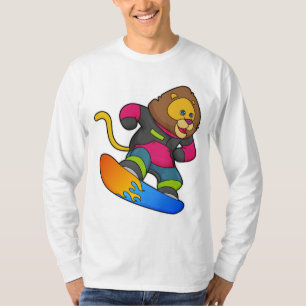Löwe als Snowboarder mit Snowboard T-Shirt