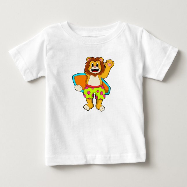 Löwe als Surfer mit Surfbrett Baby T-shirt (Vorderseite)