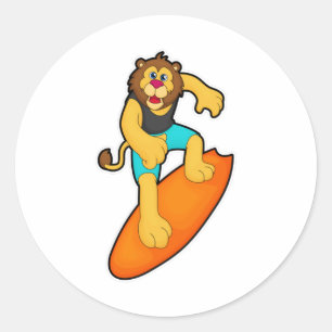 Löwe als Surfer mit Surfbrett Runder Aufkleber