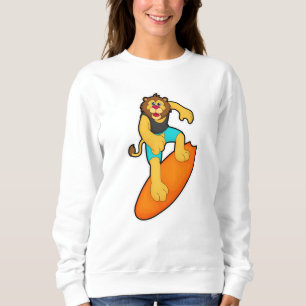 Löwe als Surfer mit Surfbrett Sweatshirt
