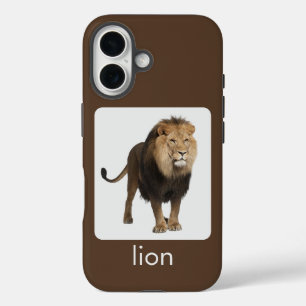 Löwe auf weiß und braun mit Text iPhone 16 Hülle