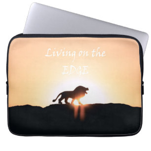 Löwe bei Sonnenuntergang Leben auf der EDGE Laptopschutzhülle