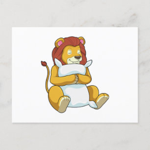 Löwe beim Schlafen mit Kissen Postkarte