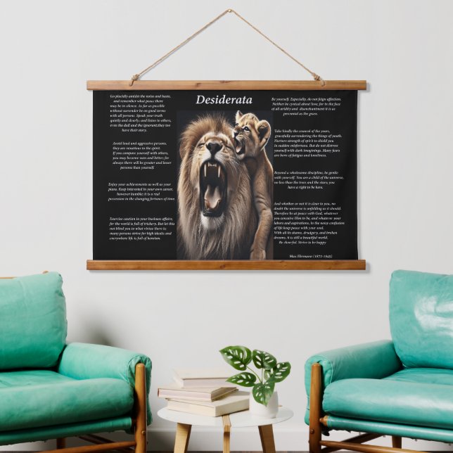 Löwe beißt seinem Vater den Hals Wandteppich Mit Holzrahmen (Wohnzimmer)