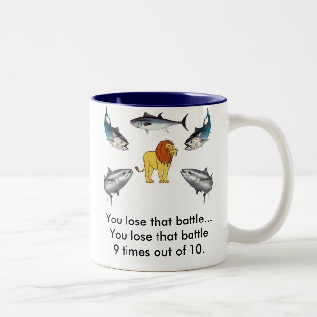 Löwe gegen Thunfisch Zweifarbige Tasse (Rechts)
