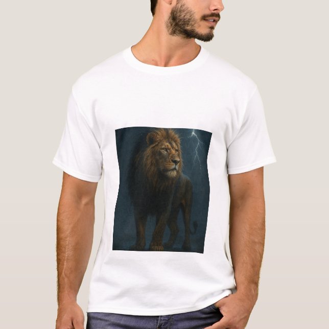 Löwe im Sturm T-Shirt (Vorderseite)