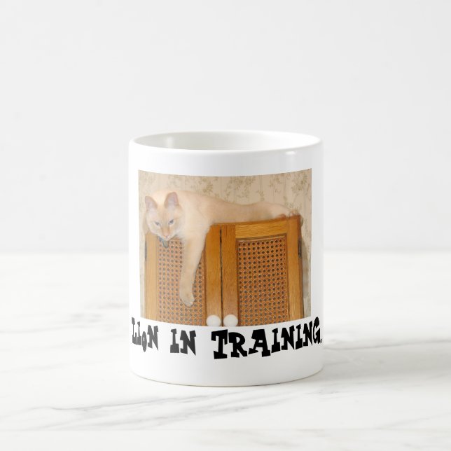 Löwe im Training. Tasse (Mittel)