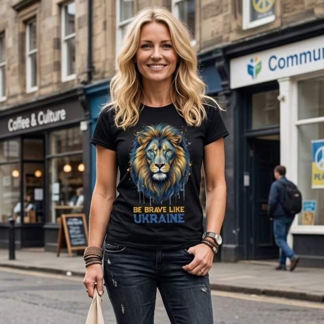 Löwe „Sei mutig wie die Ukraine.“ Tri-Blend Shirt (Von Creator hochgeladen)