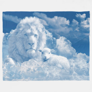 Löwe und Lamm aus Wolken Fleecedecke