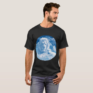Löwe und Lamm in den Wolken T-Shirt