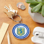 Löwe von Judah Emblem Jerusalem Hebräisch Schlüsselanhänger<br><div class="desc">Grosser,  runder,  hochwertiger Schlüsselanhänger aus Metall mit einem blauen und gelben Lion aus Judah-Emblem und breiten doppelblauen,  hellblau auf weiß getrimmten Rahmen. Hier finden Sie passenden viereckigen doppelseitig bedruckten Acryl-Schlüsselanhänger,  quadratischen Charme,  runde Halskette und Armbanduhr. Die gesamte Hanukkah Schlüsselanhänger Kollektion finden Sie unter der Rubrik ACCESSORIES im Bereich HOLIDAYS.</div>