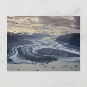 Lowell-Gletscher mündet in den Alsek River in Postkarte