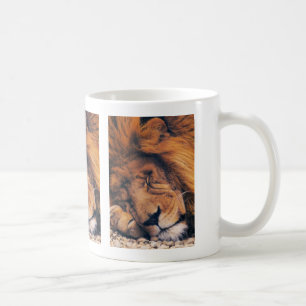 Löwen in wilden Geschenken und T-Shirts Kaffeetasse