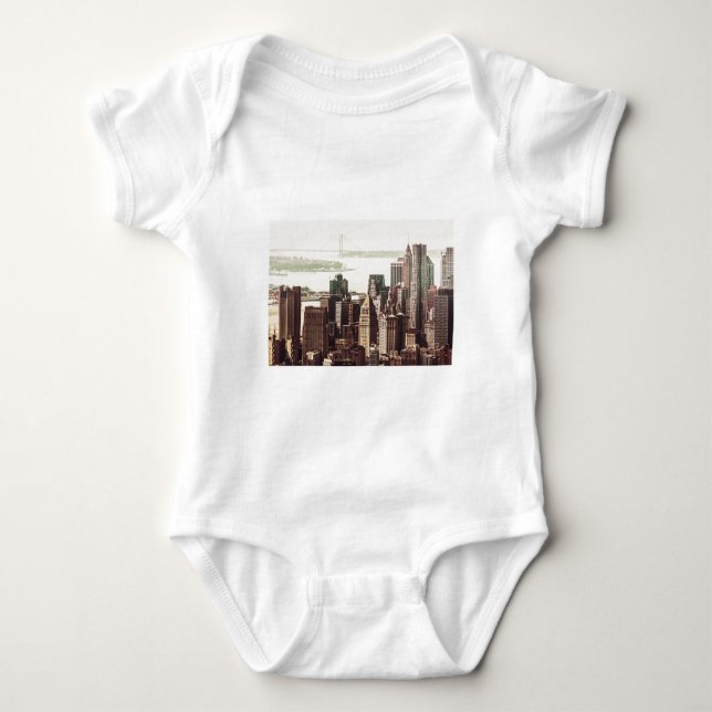 Lower Manhattan-Skyline - Ansicht von der Baby Strampler (Vorderseite)