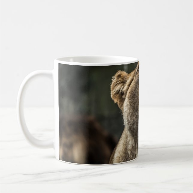 LÖWIN GÄHNT KAFFEETASSE (Links)