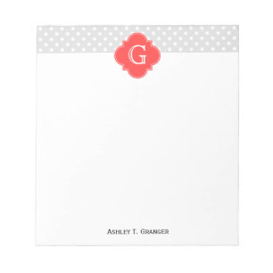 Lt Grau Weiß Tupfen Korallen Quatrefoil Monogramm Notizblock