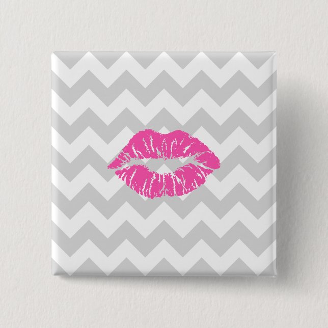 Lt grau weiß Zickzack, Pink Lipstick Kiss Button (Vorderseite)