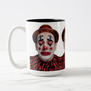 „Luca“ Nach dem Ende des Lachens – Ein Clownsportr Zweifarbige Tasse