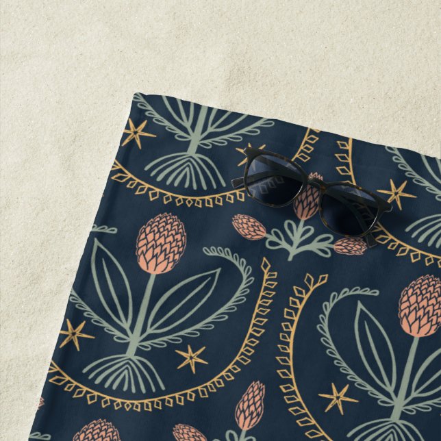 Lucile Hand Drawn Tiles florales Muster Marine Strandtuch (Beispiel)