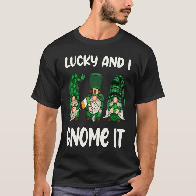 Lucky And I Gnome It St Patrick's Day 3 Gnomes Sha T-Shirt (Vorderseite)