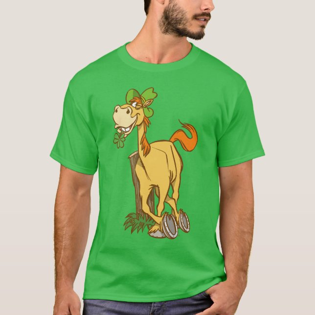 Lucky Cartoon Horse auf St Patrick's Day T - Shirt (Vorderseite)