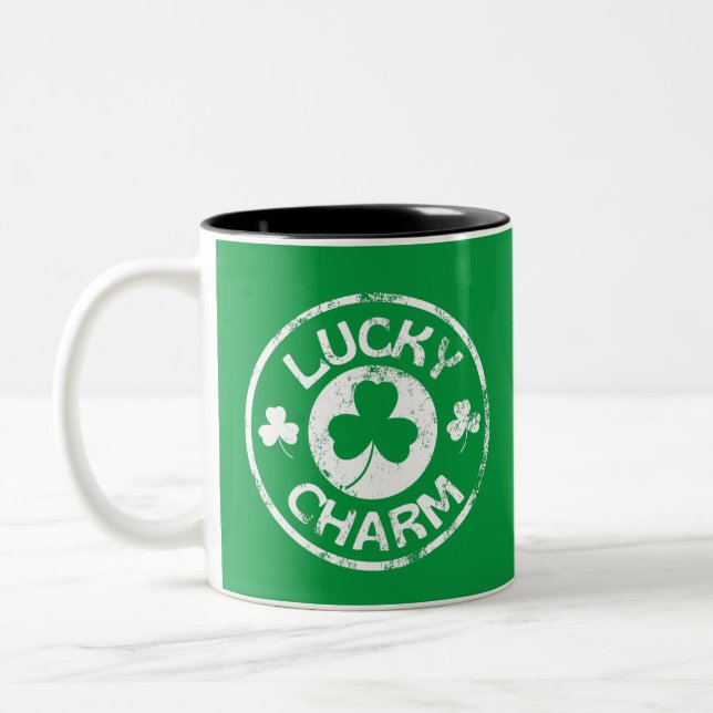 Lucky Charm Vintag St Patrick's Day Zweifarbige Tasse (Links)