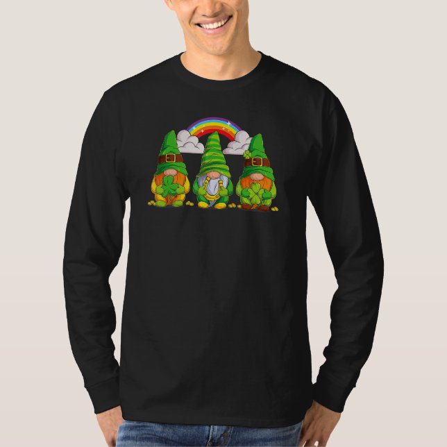 Lucky Gnomes Holding Shamrock Clover And Horseshoe T-Shirt (Vorderseite)