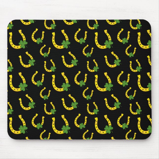 Lucky Golden Horseshoe mit Kleeblatt auf Schwarz Mousepad (Vorne)